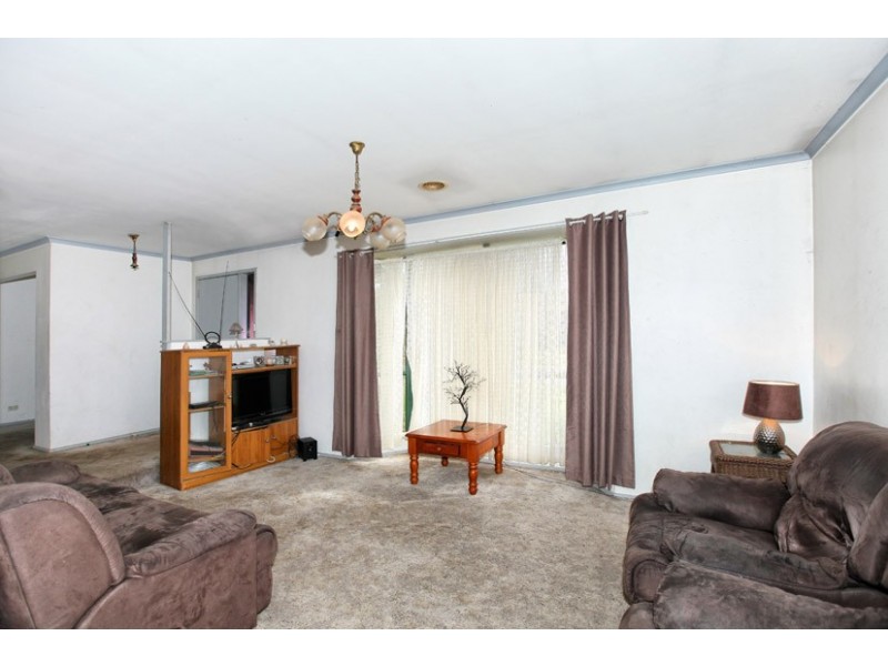 5 Reading Close, Roxburgh Park VIC 3064