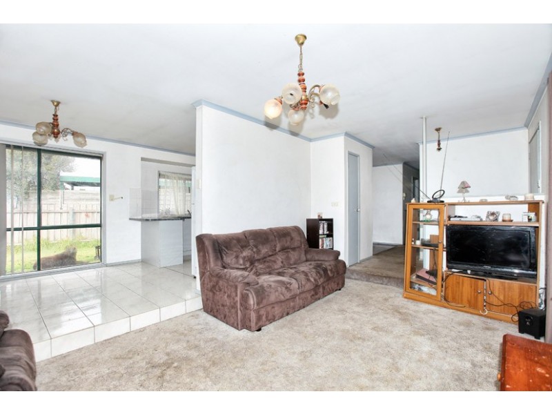 5 Reading Close, Roxburgh Park VIC 3064