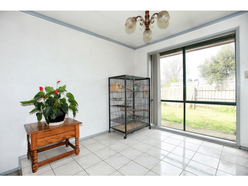 5 Reading Close, Roxburgh Park VIC 3064