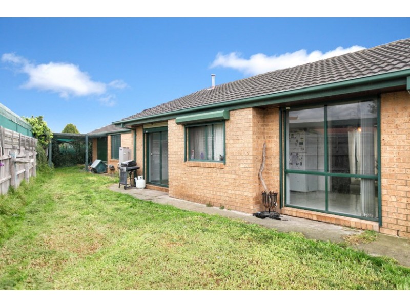 5 Reading Close, Roxburgh Park VIC 3064