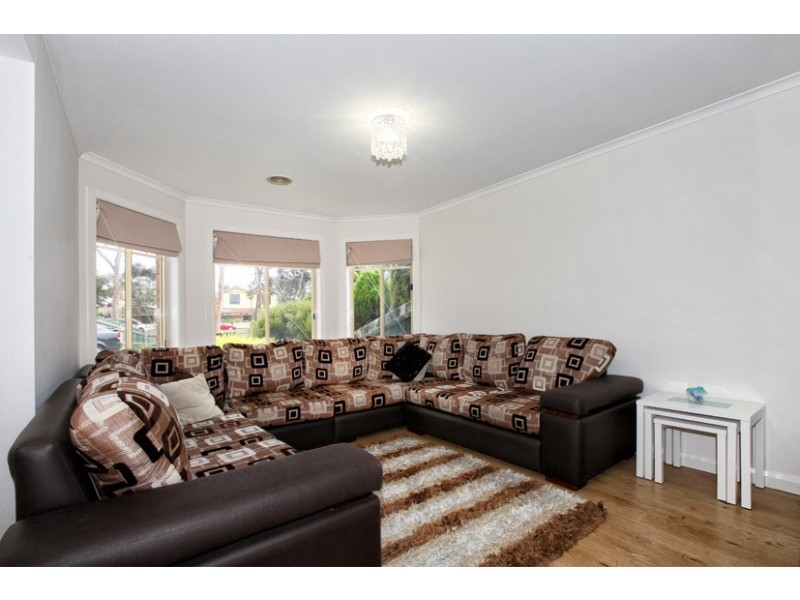 9 Connell Walk, Roxburgh Park VIC 3064