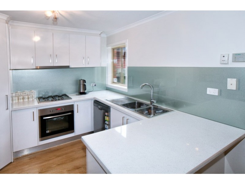9 Connell Walk, Roxburgh Park VIC 3064