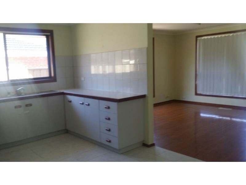 1/27 Shankland Blvd, Meadow Heights VIC 3048