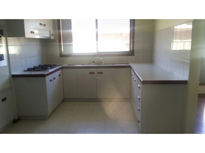 1/27 Shankland Blvd, Meadow Heights VIC 3048