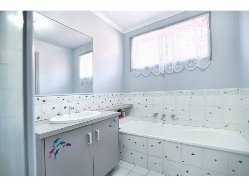 4 Brecon Nook, Craigieburn VIC 3064