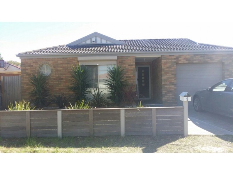 9 Caulfield Crescent, Roxburgh Park VIC 3064