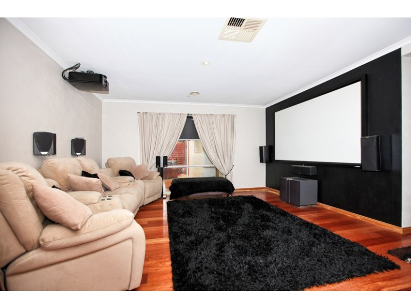 13 Gellion Place, Roxburgh Park VIC 3064