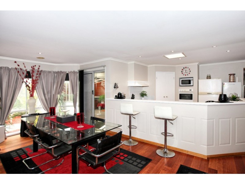 13 Gellion Place, Roxburgh Park VIC 3064