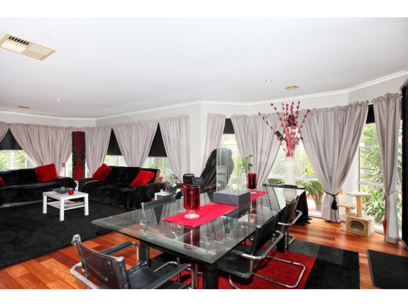 13 Gellion Place, Roxburgh Park VIC 3064