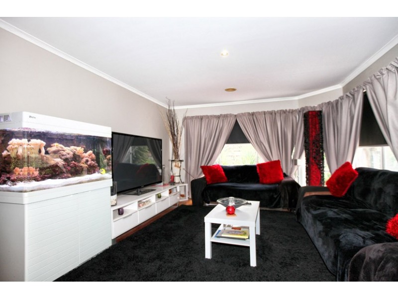 13 Gellion Place, Roxburgh Park VIC 3064