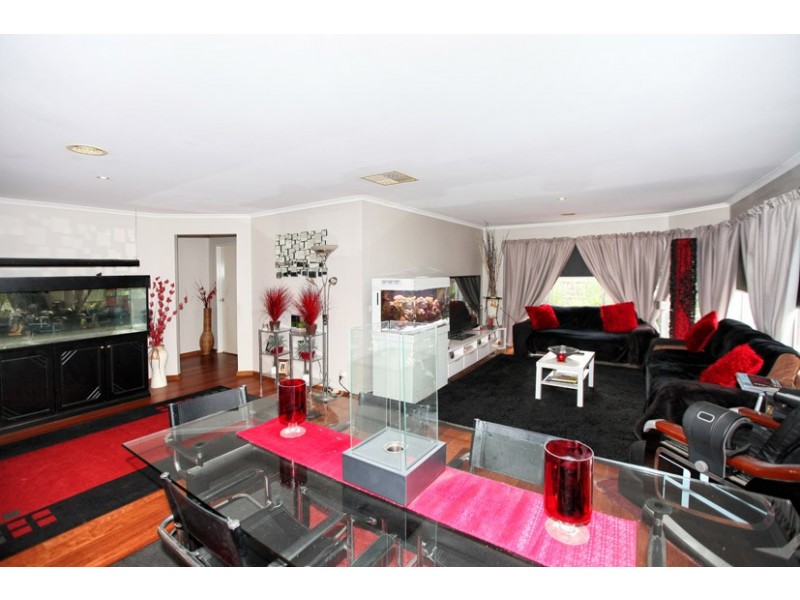 13 Gellion Place, Roxburgh Park VIC 3064