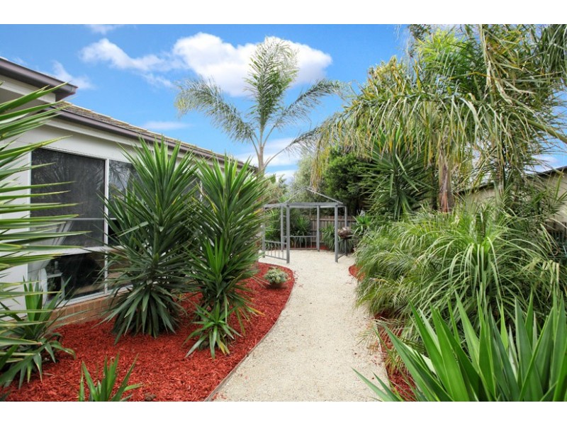 13 Gellion Place, Roxburgh Park VIC 3064