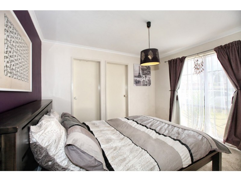 14 McLaurin Ave, Roxburgh Park VIC 3064
