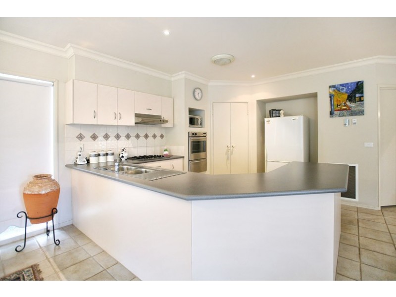 15 Boyden Square, Roxburgh Park VIC 3064