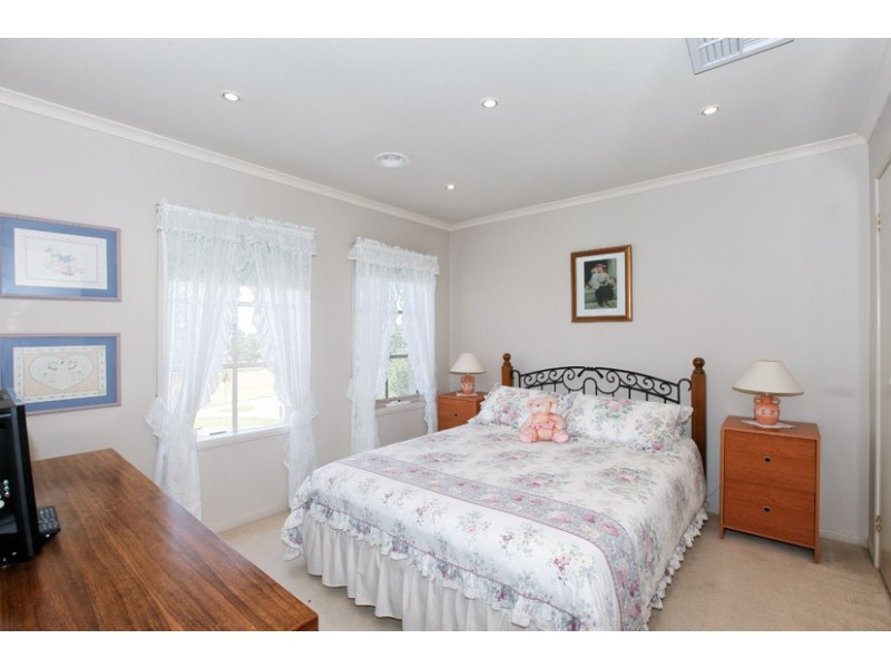 15 Boyden Square, Roxburgh Park VIC 3064