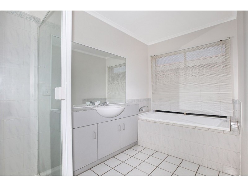 15 Johnson Court, Roxburgh Park VIC 3064