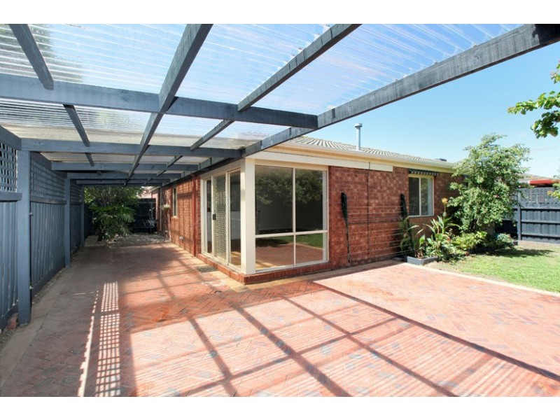 15 Johnson Court, Roxburgh Park VIC 3064