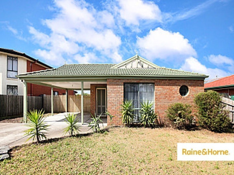 14 McLaurin Ave, Roxburgh Park VIC 3064