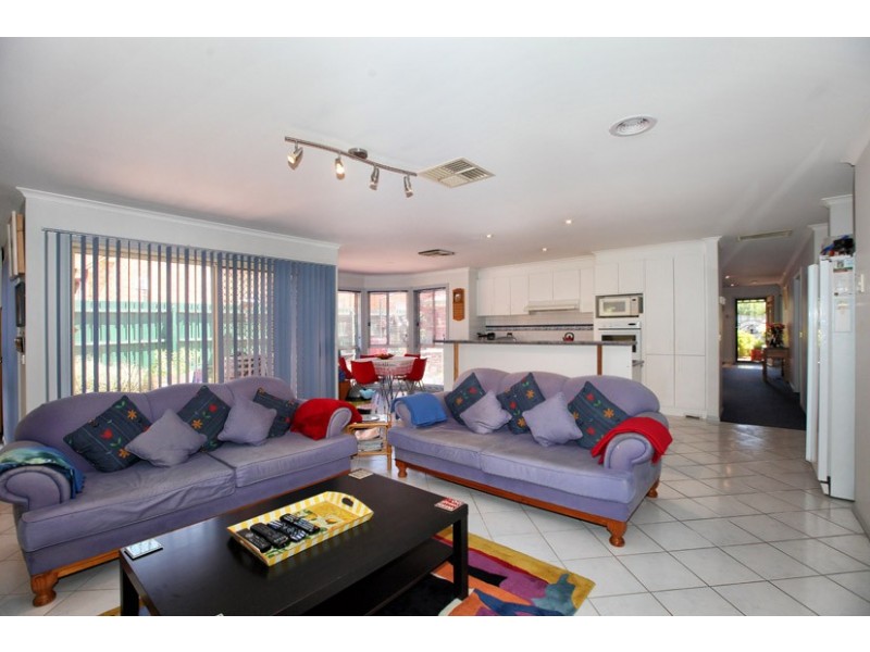 4 Mensa Court, Roxburgh Park VIC 3064