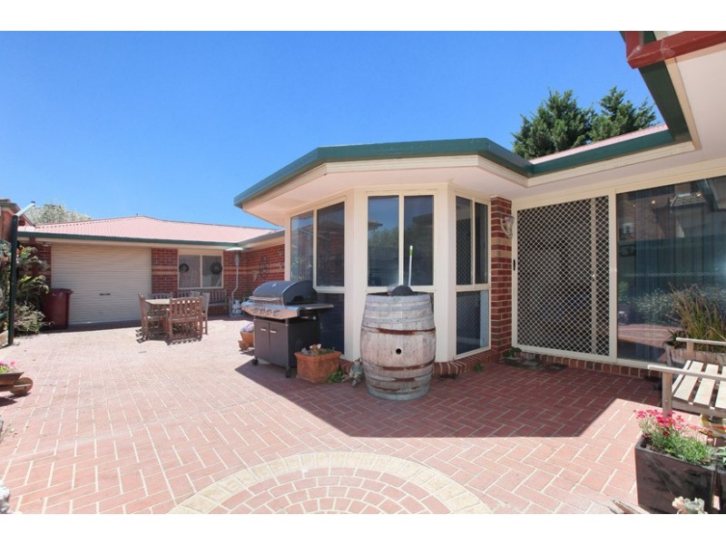 4 Mensa Court, Roxburgh Park VIC 3064