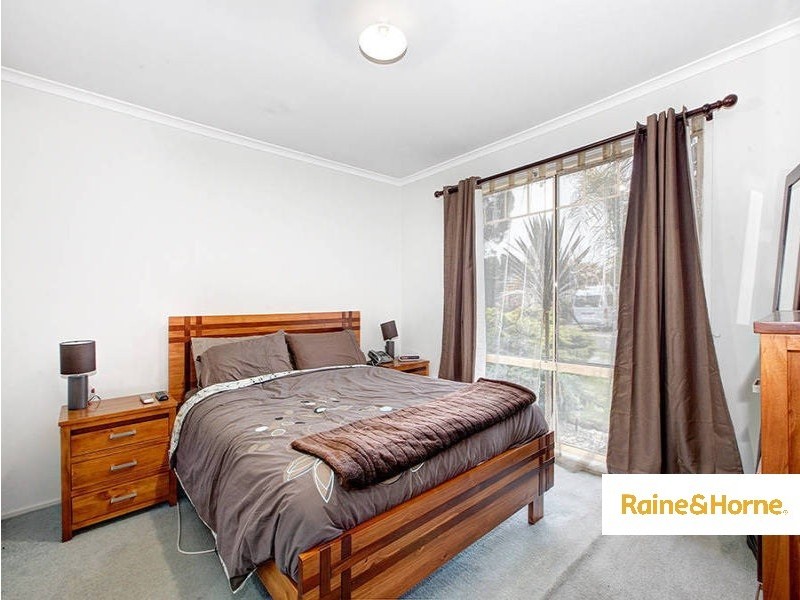 5 Bonney Place, Roxburgh Park VIC 3064