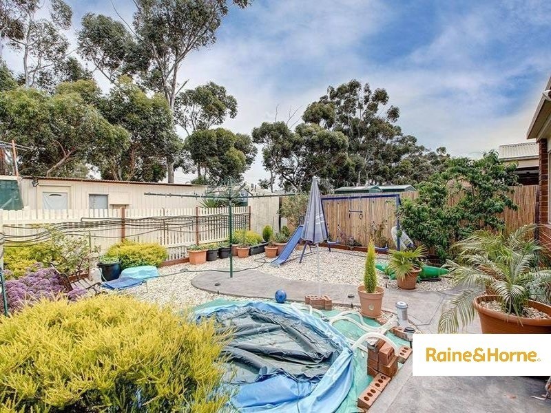 5 Bonney Place, Roxburgh Park VIC 3064