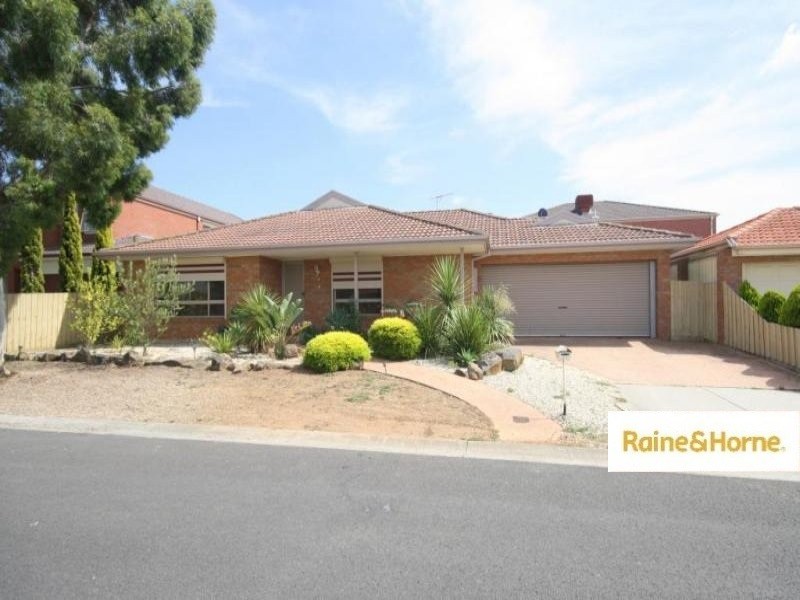 31 Aquila Grove, Roxburgh Park VIC 3064
