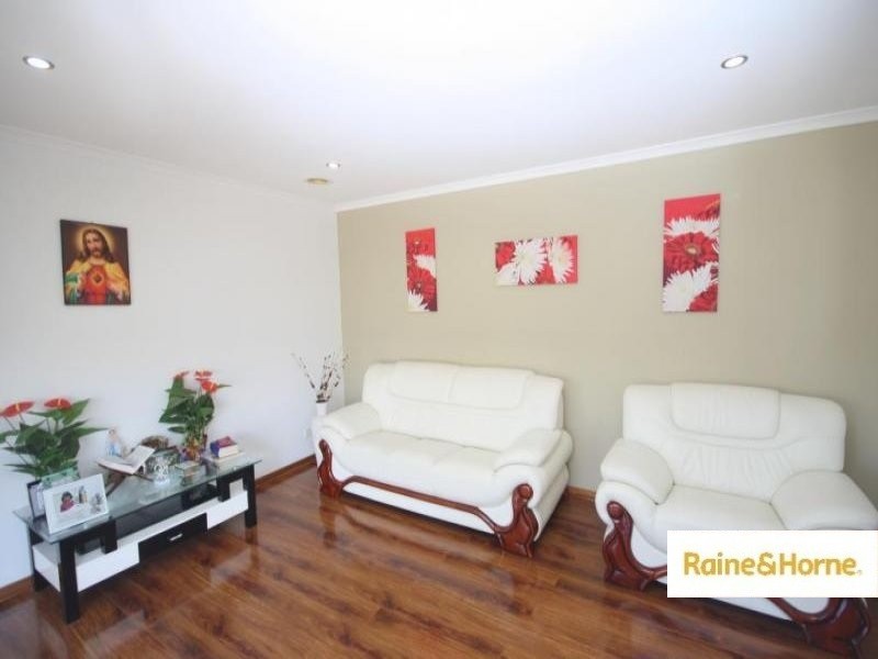 31 Aquila Grove, Roxburgh Park VIC 3064