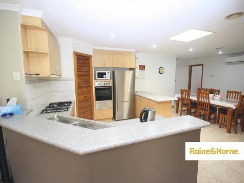 31 Aquila Grove, Roxburgh Park VIC 3064