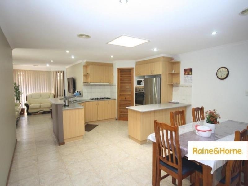 31 Aquila Grove, Roxburgh Park VIC 3064