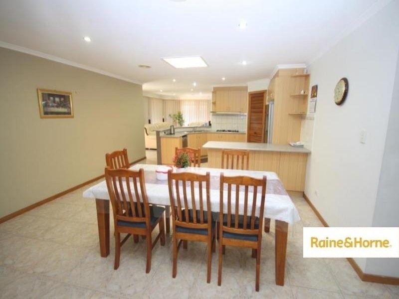 31 Aquila Grove, Roxburgh Park VIC 3064