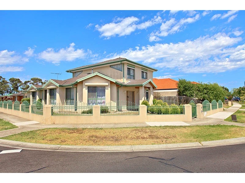 64 Mckenzie Crescent, Roxburgh Park VIC 3064