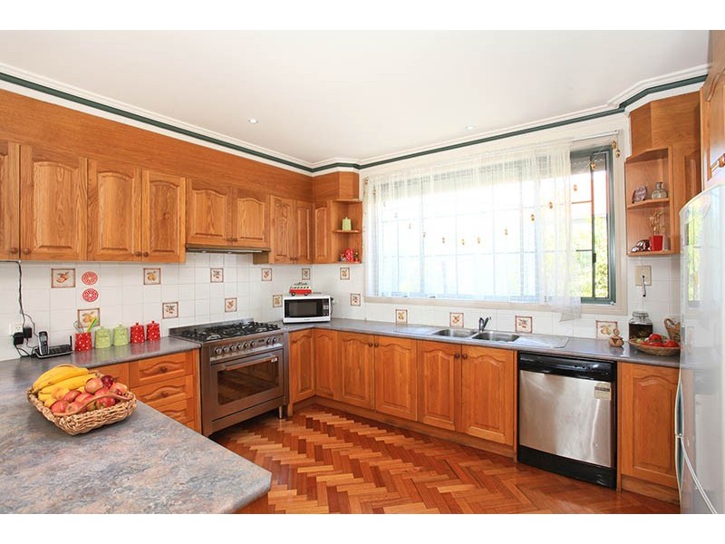 64 Mckenzie Crescent, Roxburgh Park VIC 3064