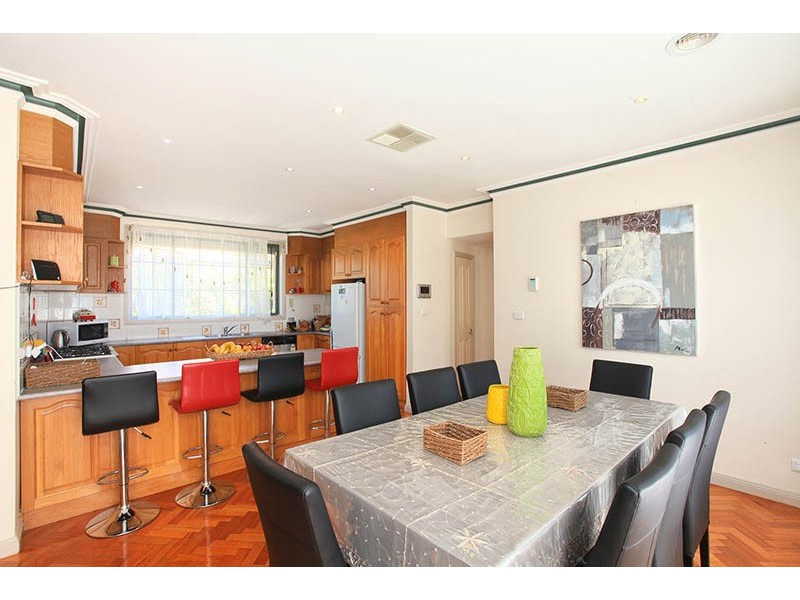 64 Mckenzie Crescent, Roxburgh Park VIC 3064