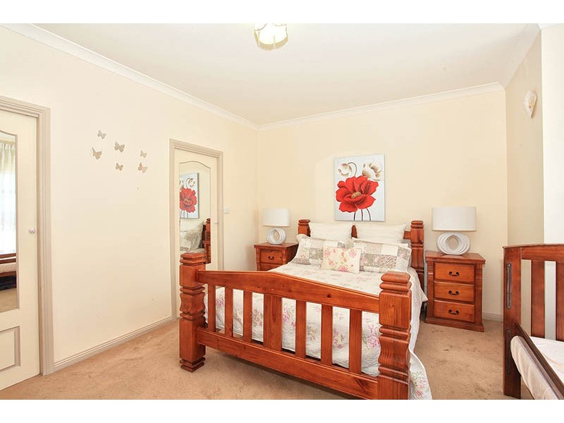 64 Mckenzie Crescent, Roxburgh Park VIC 3064