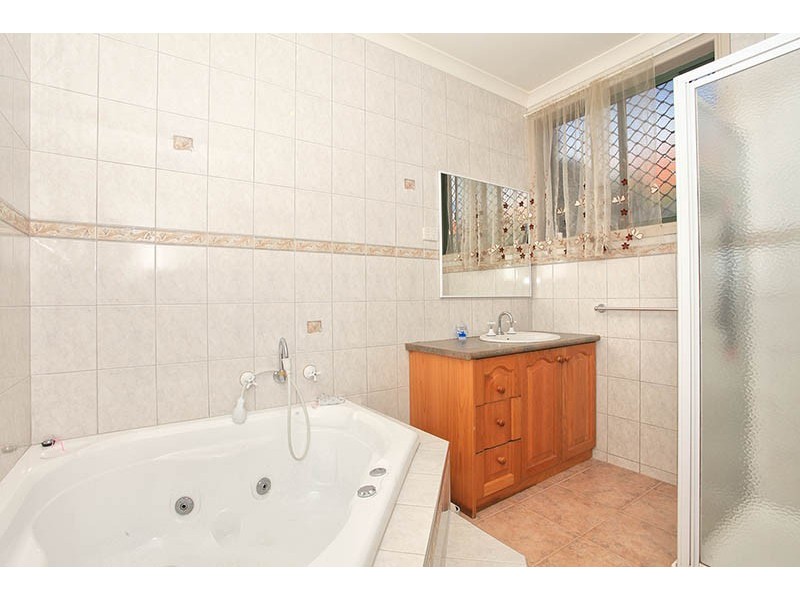 64 Mckenzie Crescent, Roxburgh Park VIC 3064