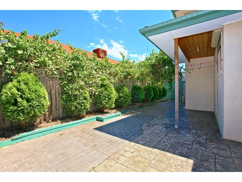 64 Mckenzie Crescent, Roxburgh Park VIC 3064