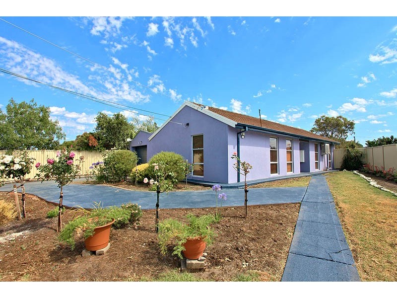 13 Glenmaggie Court, Meadow Heights VIC 3048