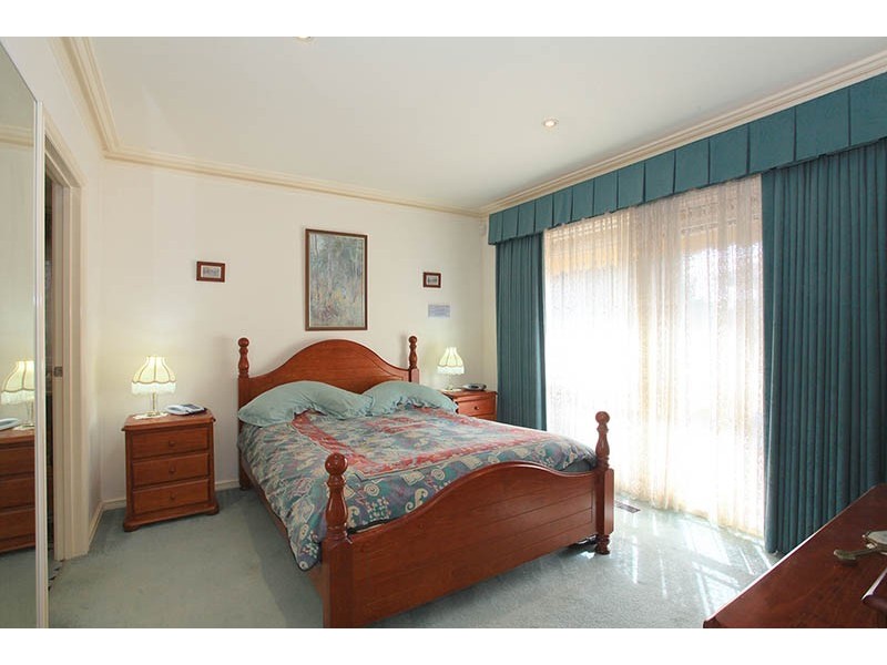 5 Stevens Close, Roxburgh Park VIC 3064