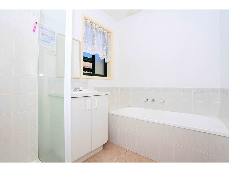 22 Pinnock Ave, Roxburgh Park VIC 3064