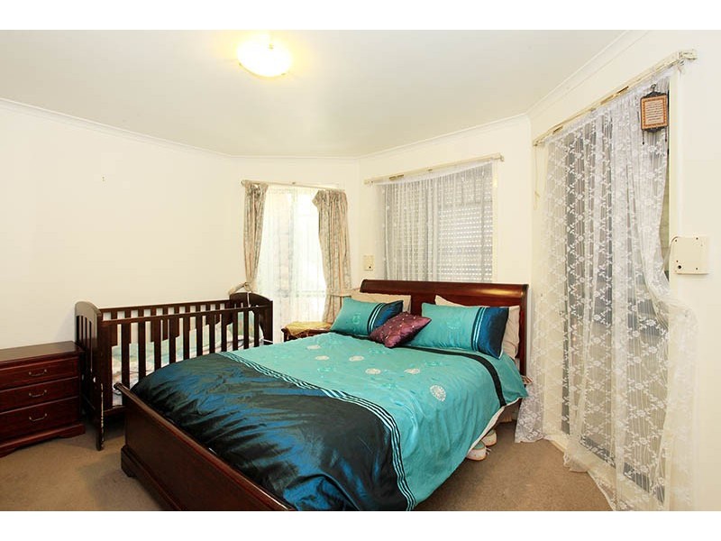 22 Pinnock Ave, Roxburgh Park VIC 3064