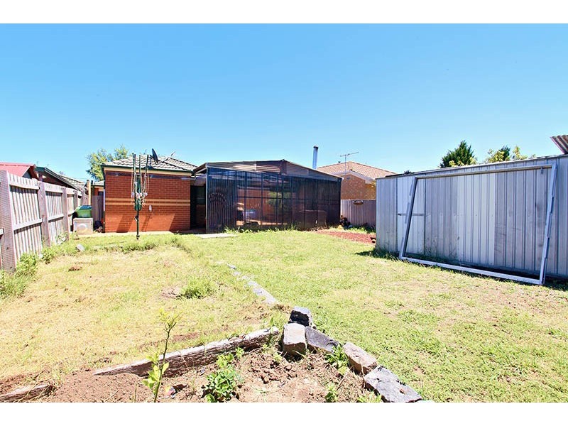 22 Pinnock Ave, Roxburgh Park VIC 3064