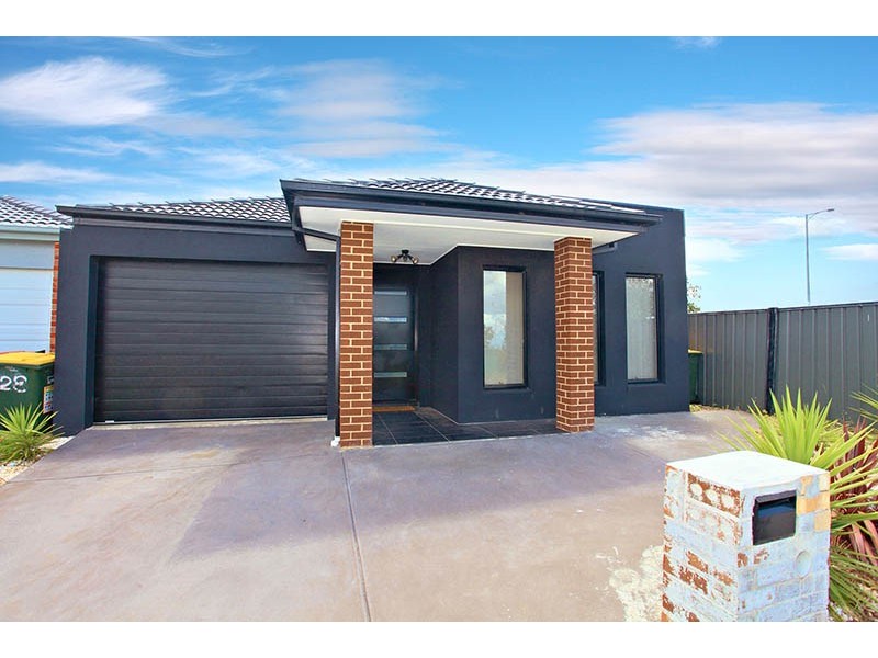 26 Oakgrove Drive, Craigieburn VIC 3064