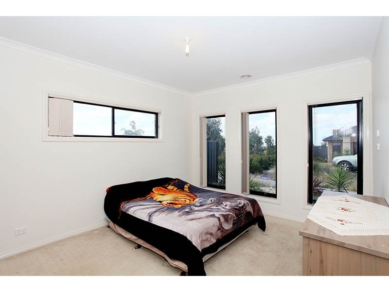 26 Oakgrove Drive, Craigieburn VIC 3064