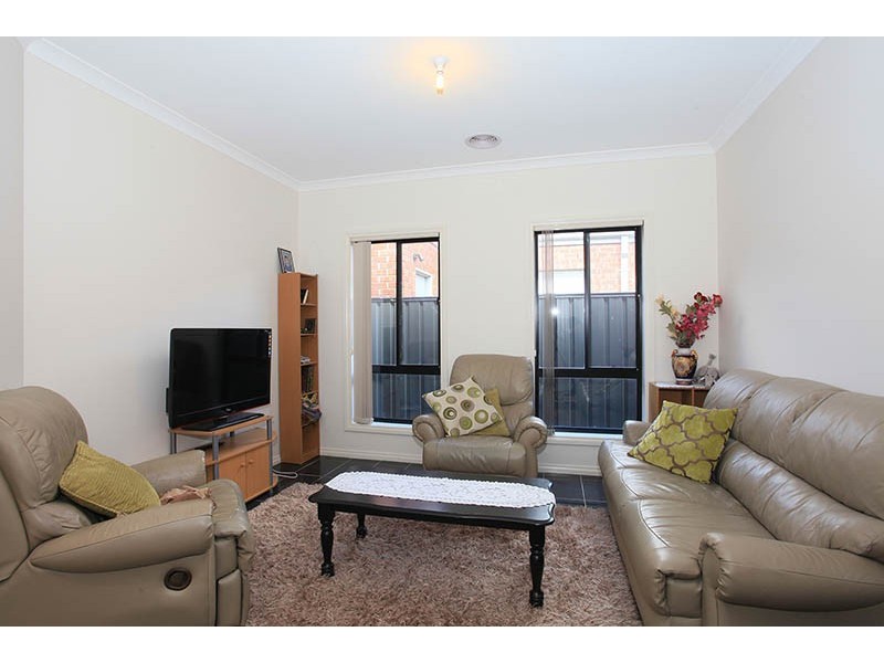 26 Oakgrove Drive, Craigieburn VIC 3064