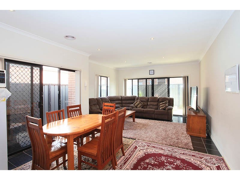 26 Oakgrove Drive, Craigieburn VIC 3064