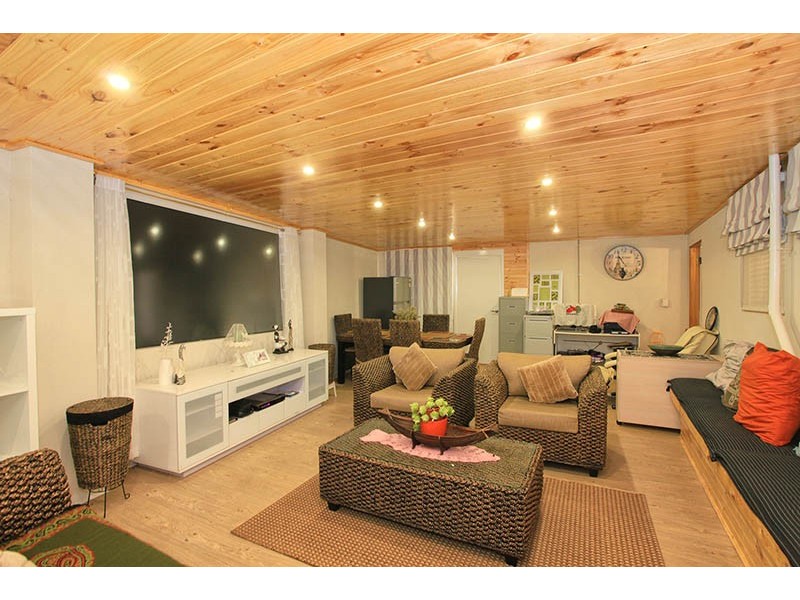 13 Glenmaggie Crt, Meadow Heights VIC 3048