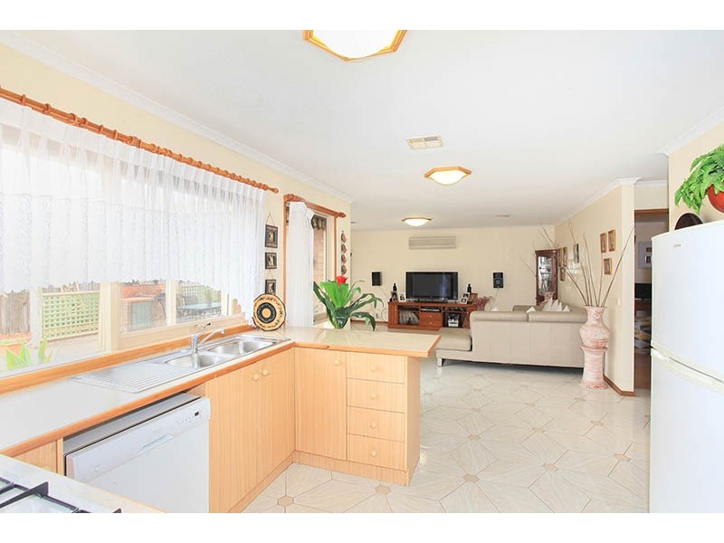 36 Rearden Crescent, Roxburgh Park VIC 3064