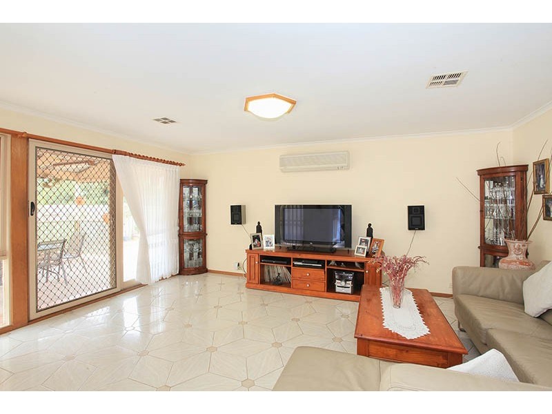 36 Rearden Crescent, Roxburgh Park VIC 3064