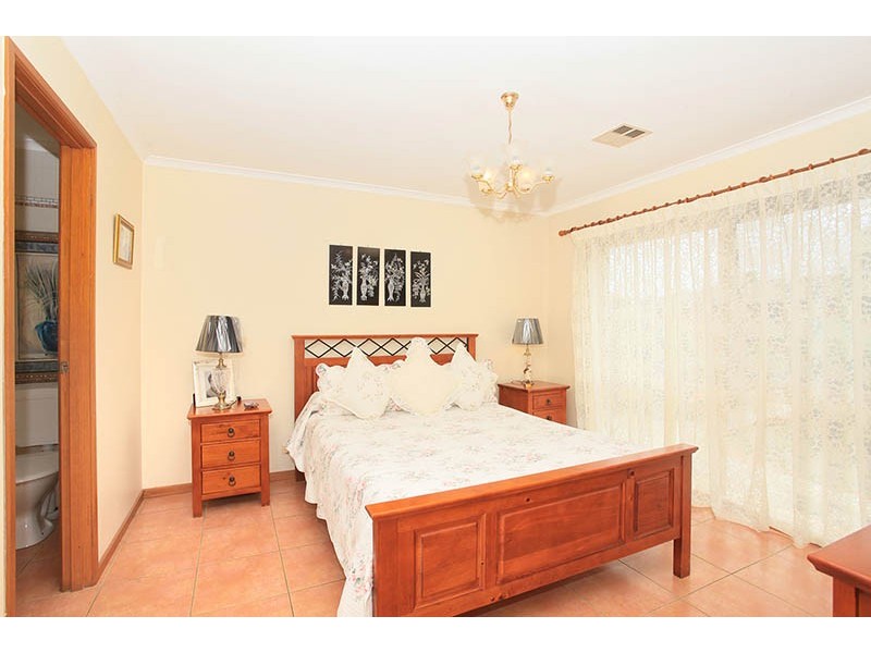 36 Rearden Crescent, Roxburgh Park VIC 3064